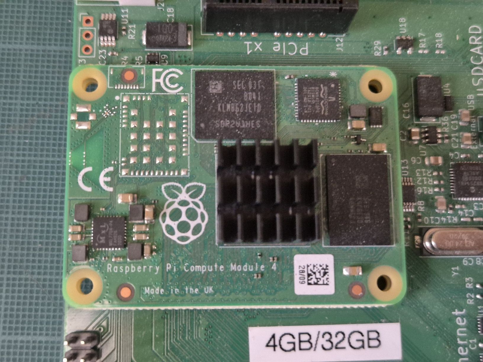 Raspberry Pi PCs: Raspberry Pi Compute Module 4 4/32 + IO Board + PSU 3000mA – Gebraucht aus Le Noirmont von le_nico 1