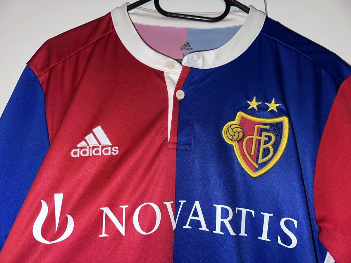 FC Basel Leibchen & Hosen: FC Basel Trikot Grösse M – Gebraucht aus Grellingen von Faebu7