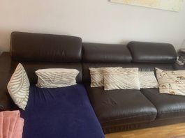 Beau canapé en cuir brun foncé – SOFA