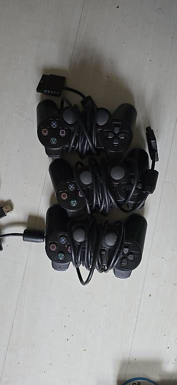 Console: PS2 Slim + 3 Controller und 8MB Memorycard – Usato da Turgi venduto da DoDoNator2 1