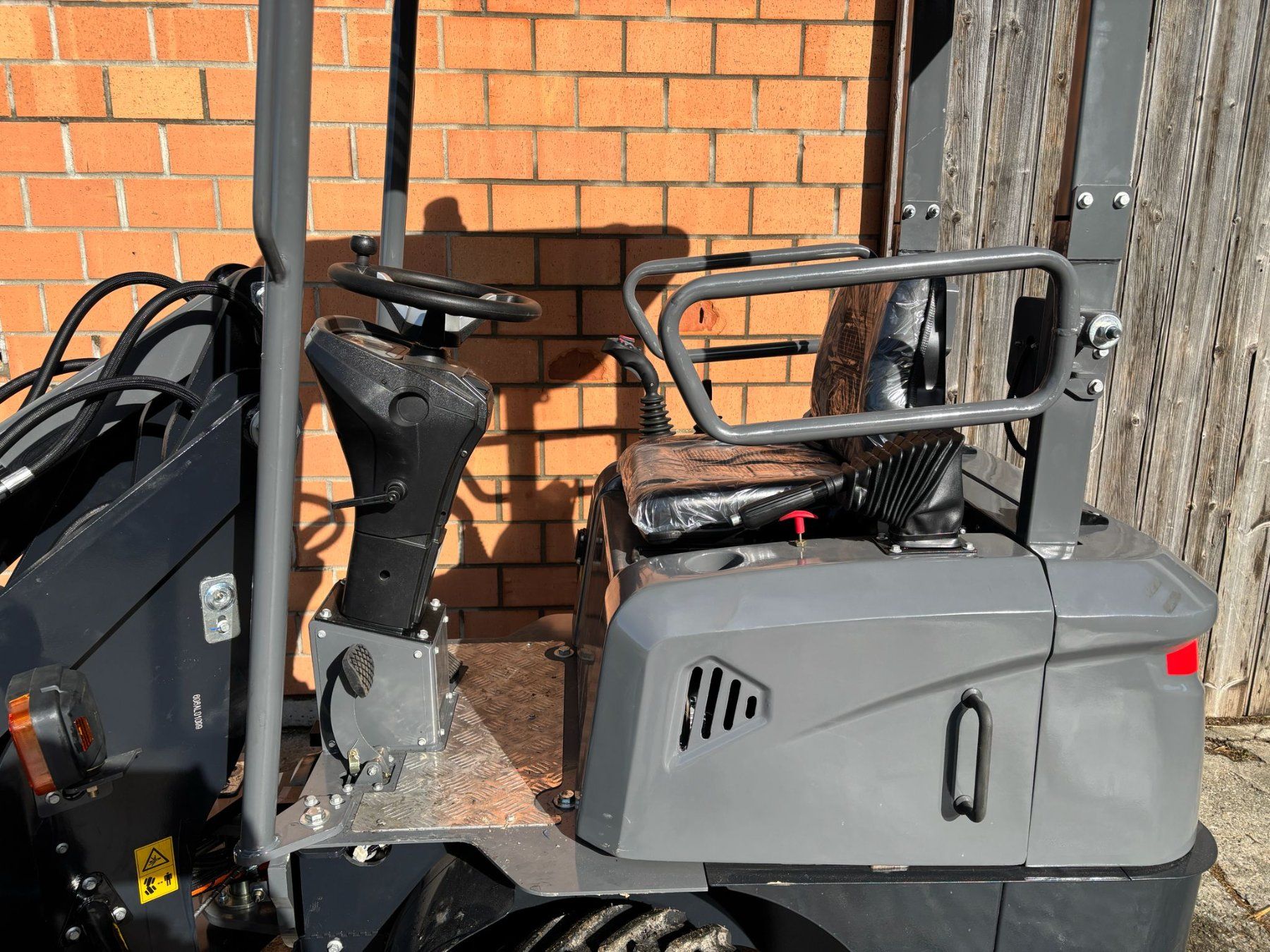 Caricatori: Neuer Frontlader mit Elektromotor/Nouvelle chargeuse elect. – Nuovo (secondo la descrizione) da Senèdes venduto da Ramkro 2