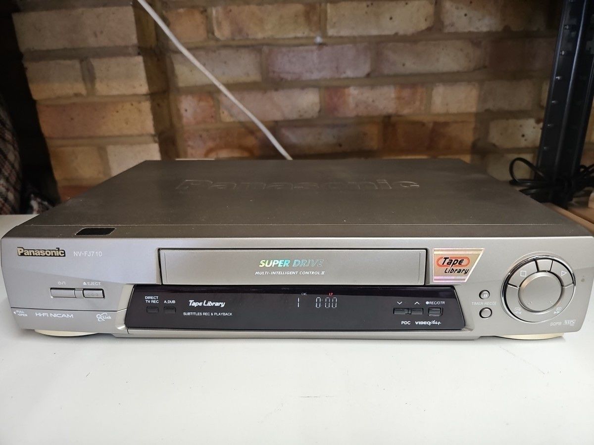 Panasonic Registratori: Panasonic NV FJ 710 Videorecorder mit FB – Usato da Trimbach venduto da SABO-61