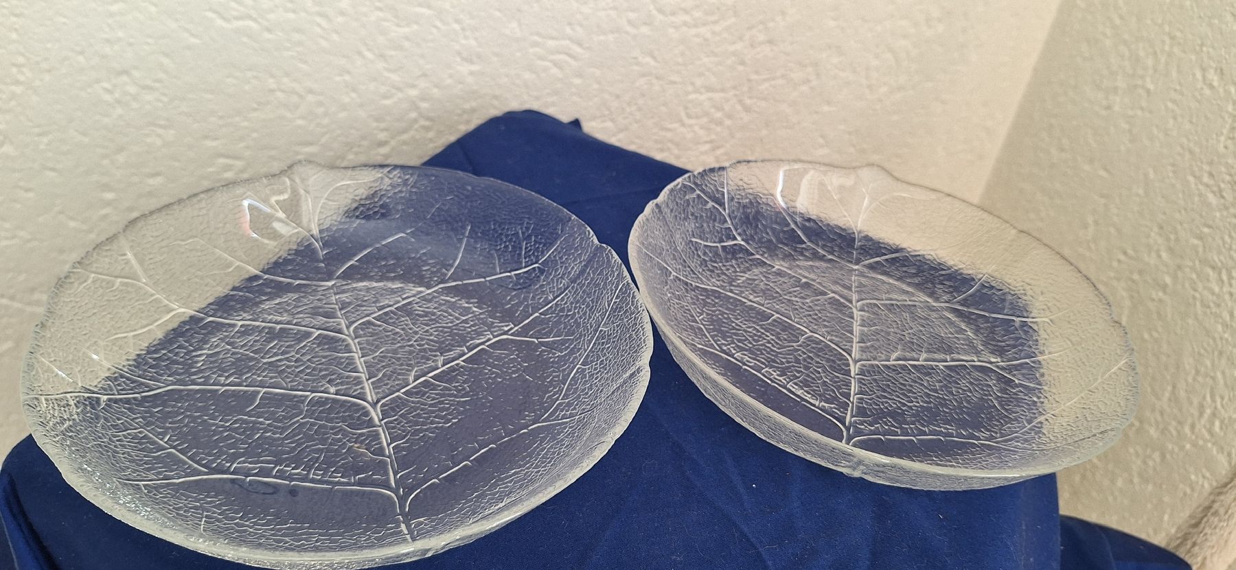 Teller: 12 × Glas-Dessertteller in Blattform, Top Zustand! – Gebraucht aus Schöftland von Sternenball