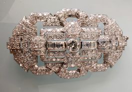 Broche de corsage Art déco centrée d'un diamant - 35 grammes