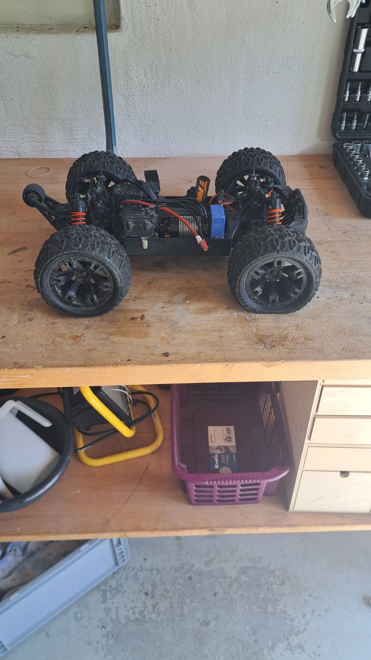 Team Magic Modellismo RC: Team Magic E5 1/10 – Usato da Winterthur venduto da Bieber01 2