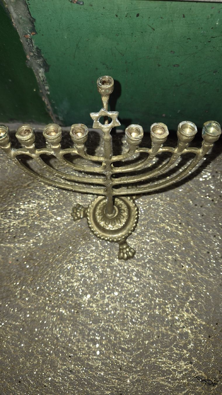 Tutte le decorazioni: Leuchter Judaica Messing 9 Arme  – Usato da Kölliken venduto da Upcycling-by-Mc-TAM 5