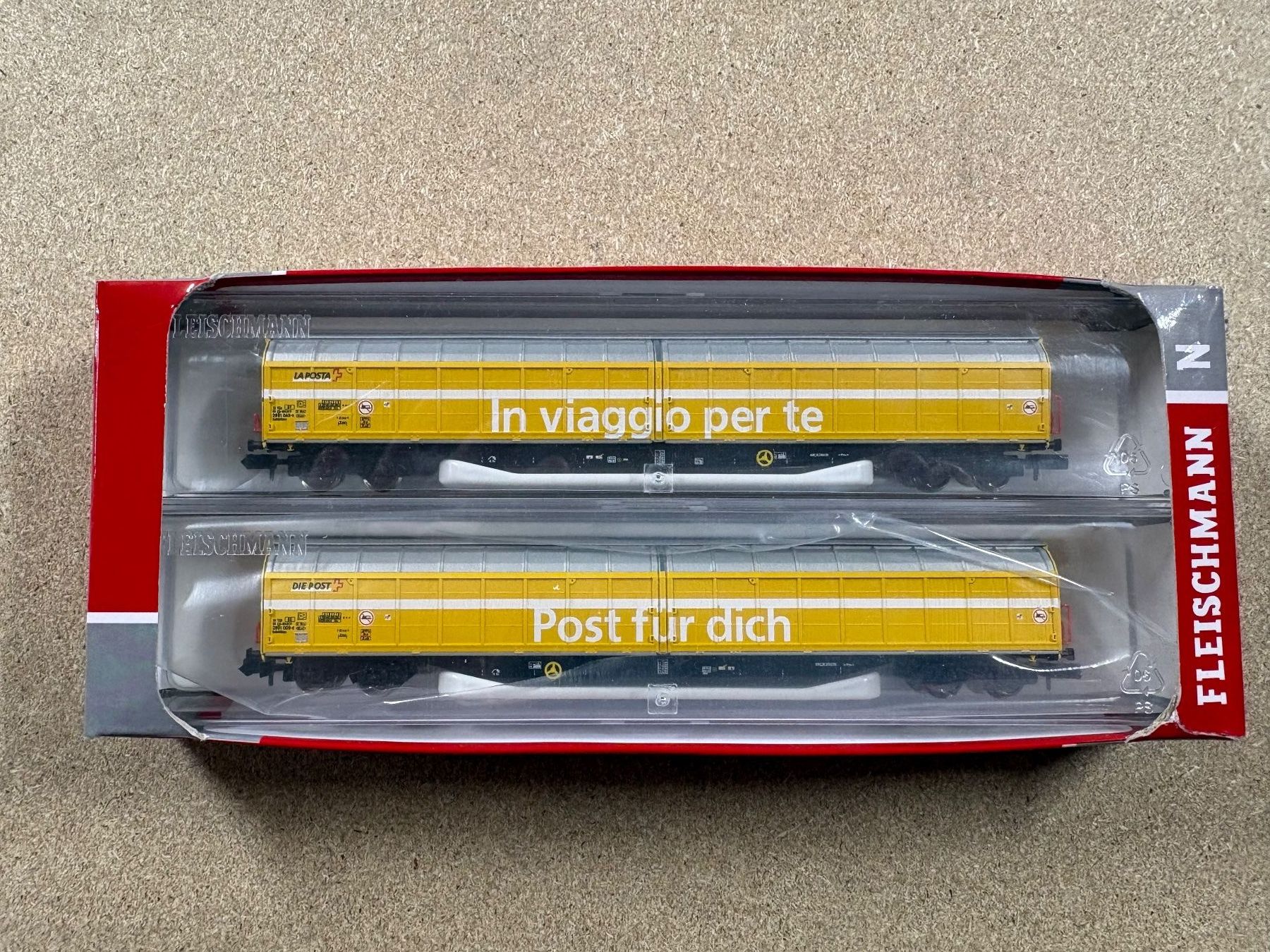 Fleischmann Modelleisenbahnen: Fleischmann N Schiebewandwagen / Set Schweizer Post AG – Gebraucht aus Aigle von pie_xb7x