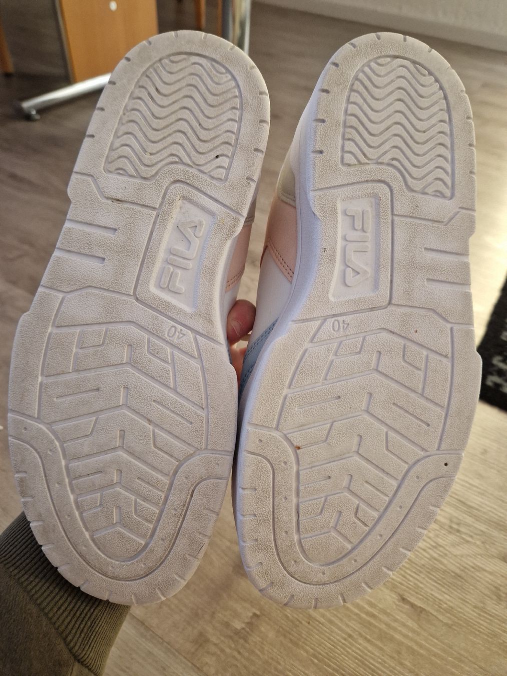 Damenschuhe: Fila Sneaker Damen Gr. 40 - Top Zustand – Neu (gemäss Beschreibung) aus Uster von lar_9h7q 4