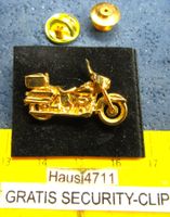 MOTORAD SCHMUCK-PIN GOLDIG 3D CLIVEDON mit SECURIDY-CLIP