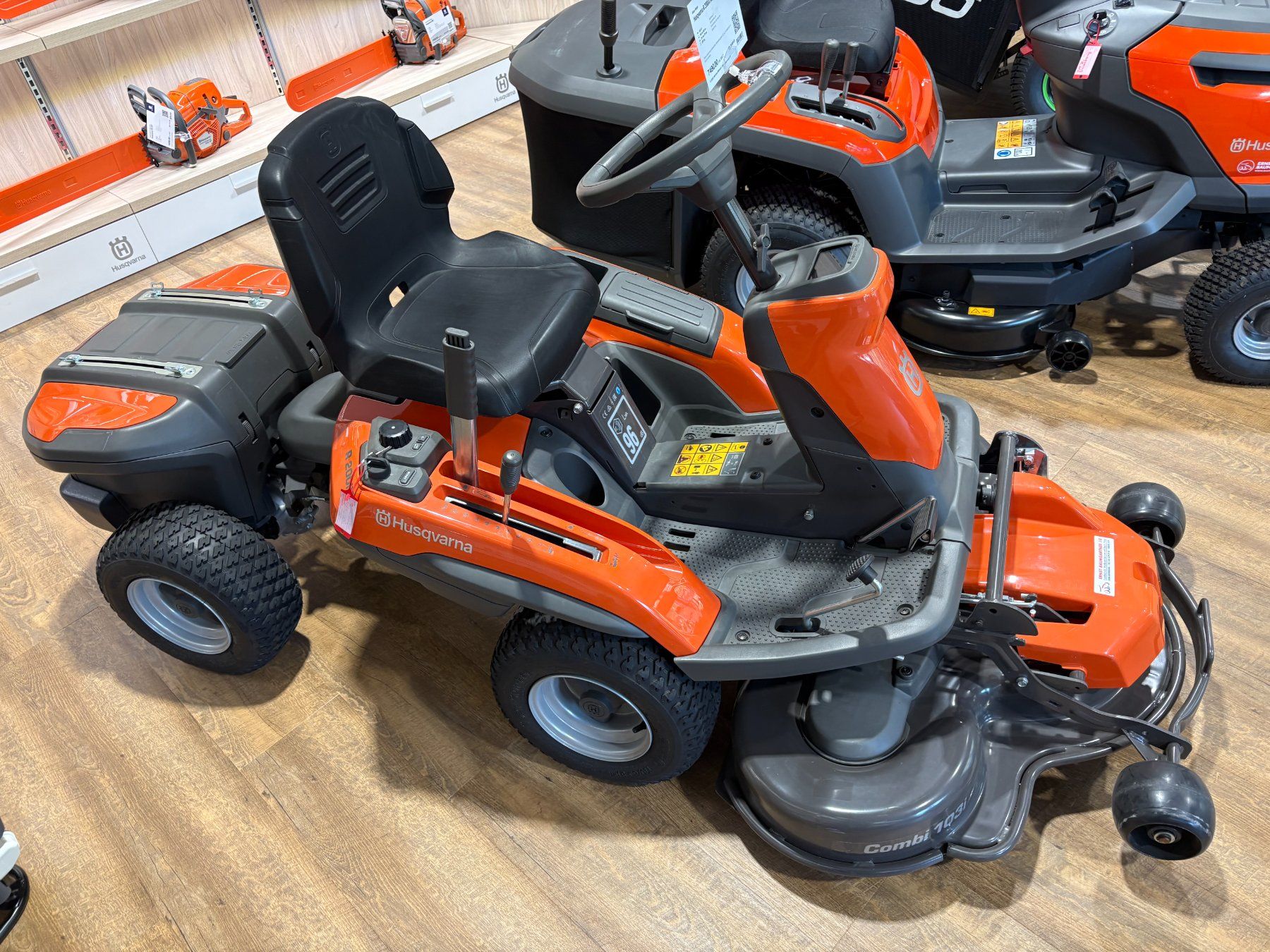 Husqvarna Rasenmäher: Husqvarna Rider Akku Frontmäher – Neu (gemäss Beschreibung) aus Lätti von baumi02