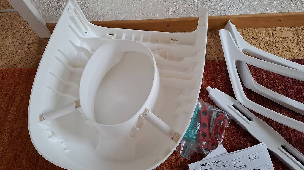 WC: Toilettensitzerhöhung Smartfix mit Armlehne – Usato da Wetzikon ZH venduto da raegenmoli 3