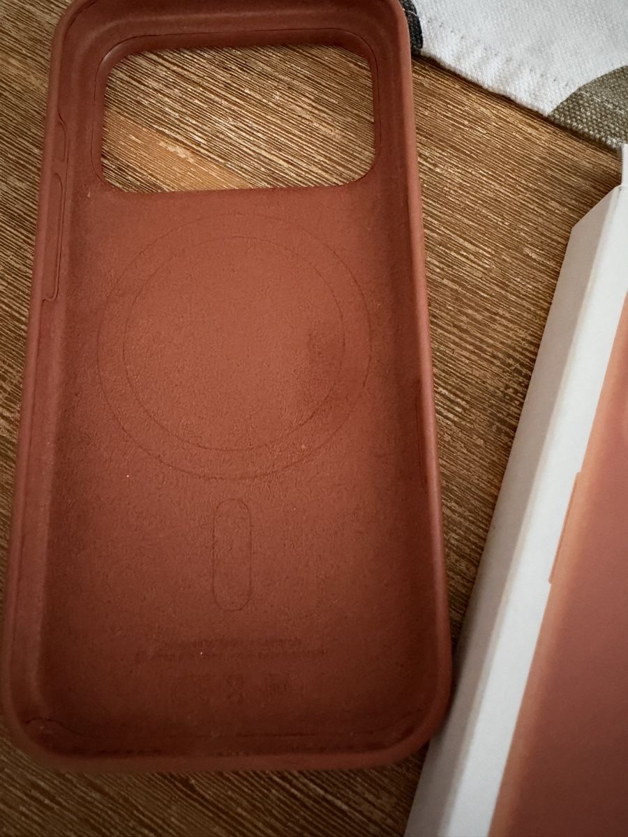 Apple Cover & Protezioni schermo: iPhone 17 Pro Silicone Case with MagSafe and Camera Control. – Usato da Oftringen venduto da ste_mp2b 1
