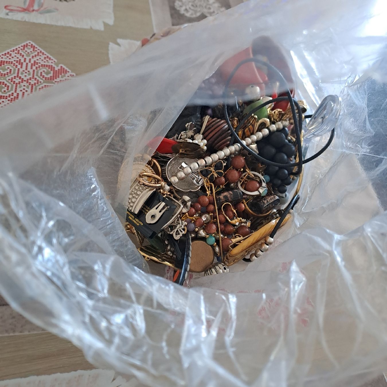 Sonstiger Schmuck: Schmuck lot 1.9 kg – Defekt aus Neuhausen am Rheinfall von Waly...
