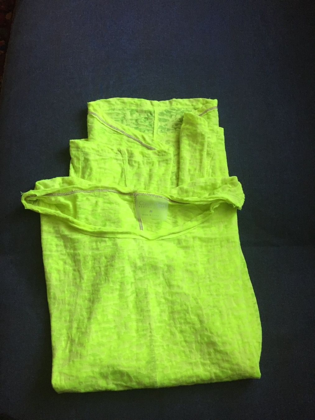 Calvin Klein T-Shirts: Maglietta Gialla Calvin Klein – Neu (gemäss Beschreibung) aus Meilen von val_tsv8 5