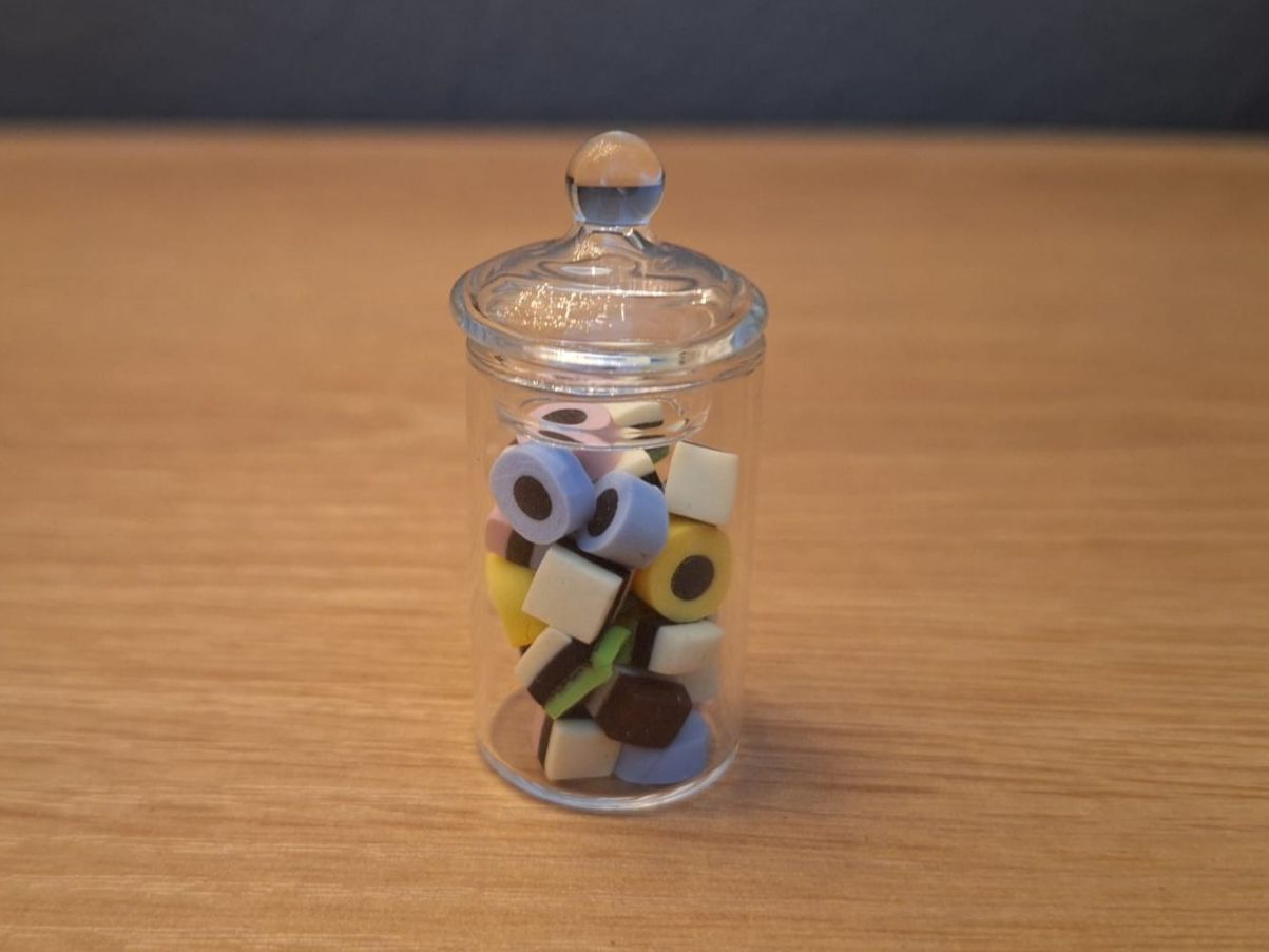 Case e mobili per bambole: Handmade Englische Lakritze Glas Gross – Nuovo (secondo la descrizione) da Zürich venduto da HandmadeTinyFood 3