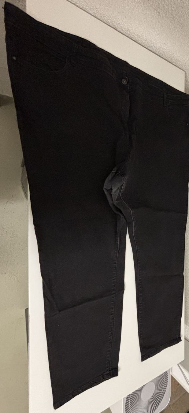 Pantaloni: C&A schwarze Jeans Hose lang – Usato da Buchs AG venduto da SellAndBuyX
