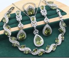 Parure bijoux avec pierres vertes, collier, bague, boucles