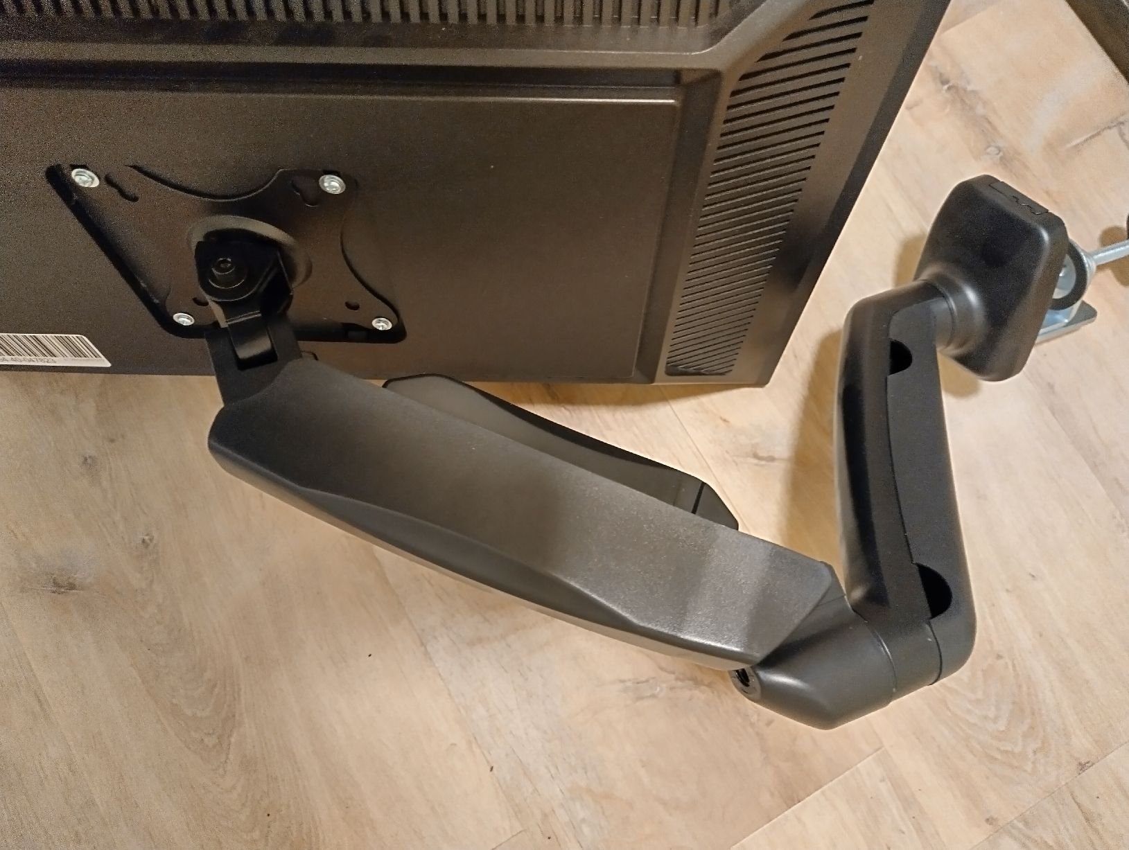 BenQ Monitor: 24" Monitor mit Tischarm – Usato da Dättwil AG venduto da Kleinaberfein 1