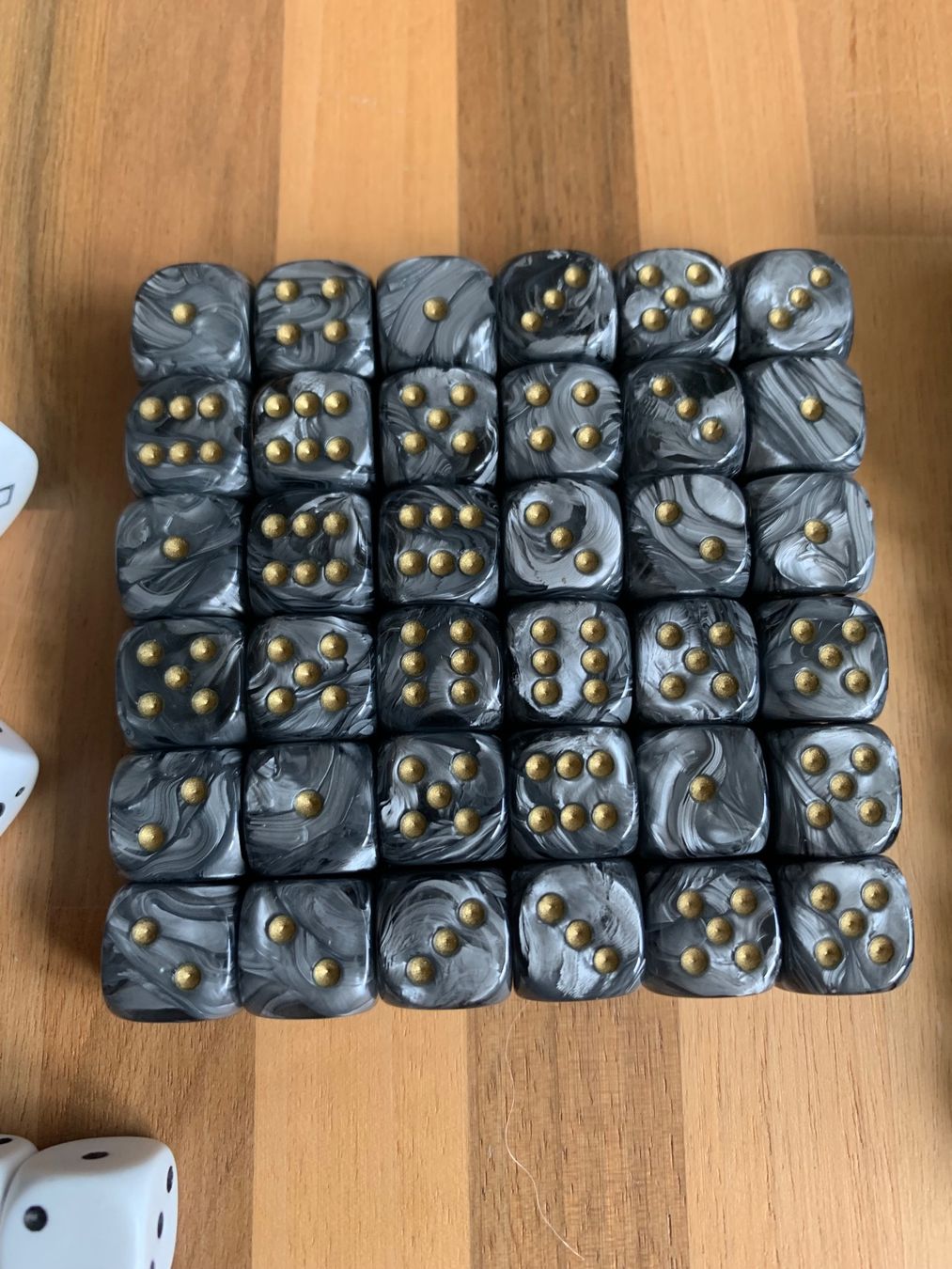 Figuren: Warhammer Fantasy und 40000 grosses Würfelset – Gebraucht aus Winterthur von Compiorg 3