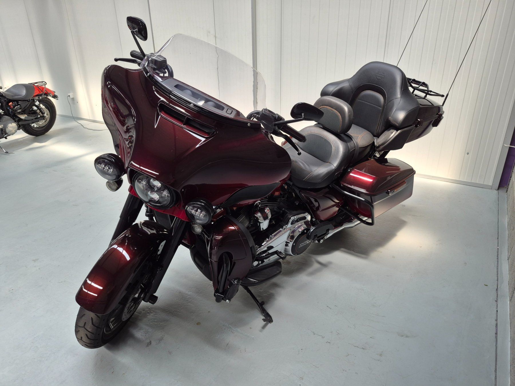 Harley-Davidson Cruisers: Harley Davidson Electra Glide CVO 117ci – D'occasion à Visp par Automotomassa 2