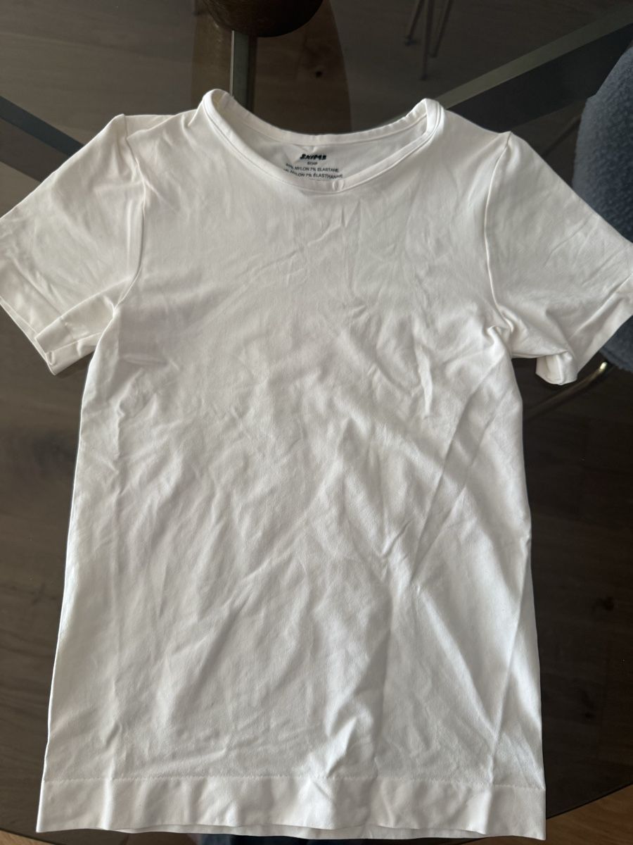 Skims T-Shirts: Skims T-Shirt creme – Neu (gemäss Beschreibung) aus Zürich von nikefaust