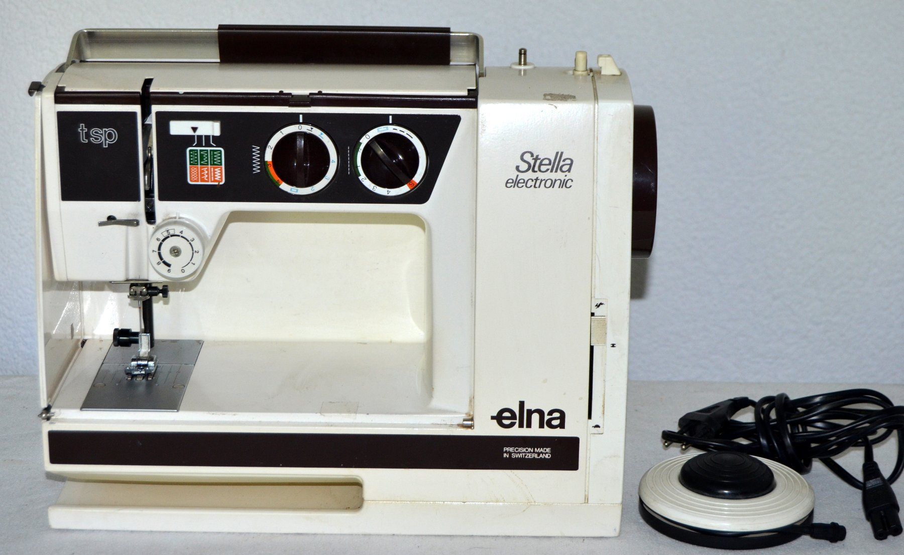 Elna Macchine da cucire: Elna Stella  Electronic Nähmaschine / machine à coudre – Difettoso da Collonges venduto da arashee