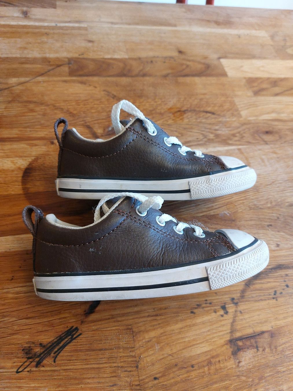 Converse Schuhe für Jungen: NUR VERSAND! Echte braune Leder Chucks Converse EU 24 – Gebraucht aus Schaffhausen von labor1985 3