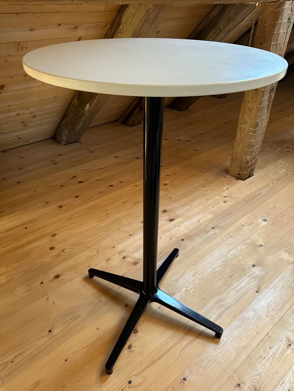Vitra Tavoli: Vitra Bistrotisch High – Usato da Stettlen venduto da sti_2xls