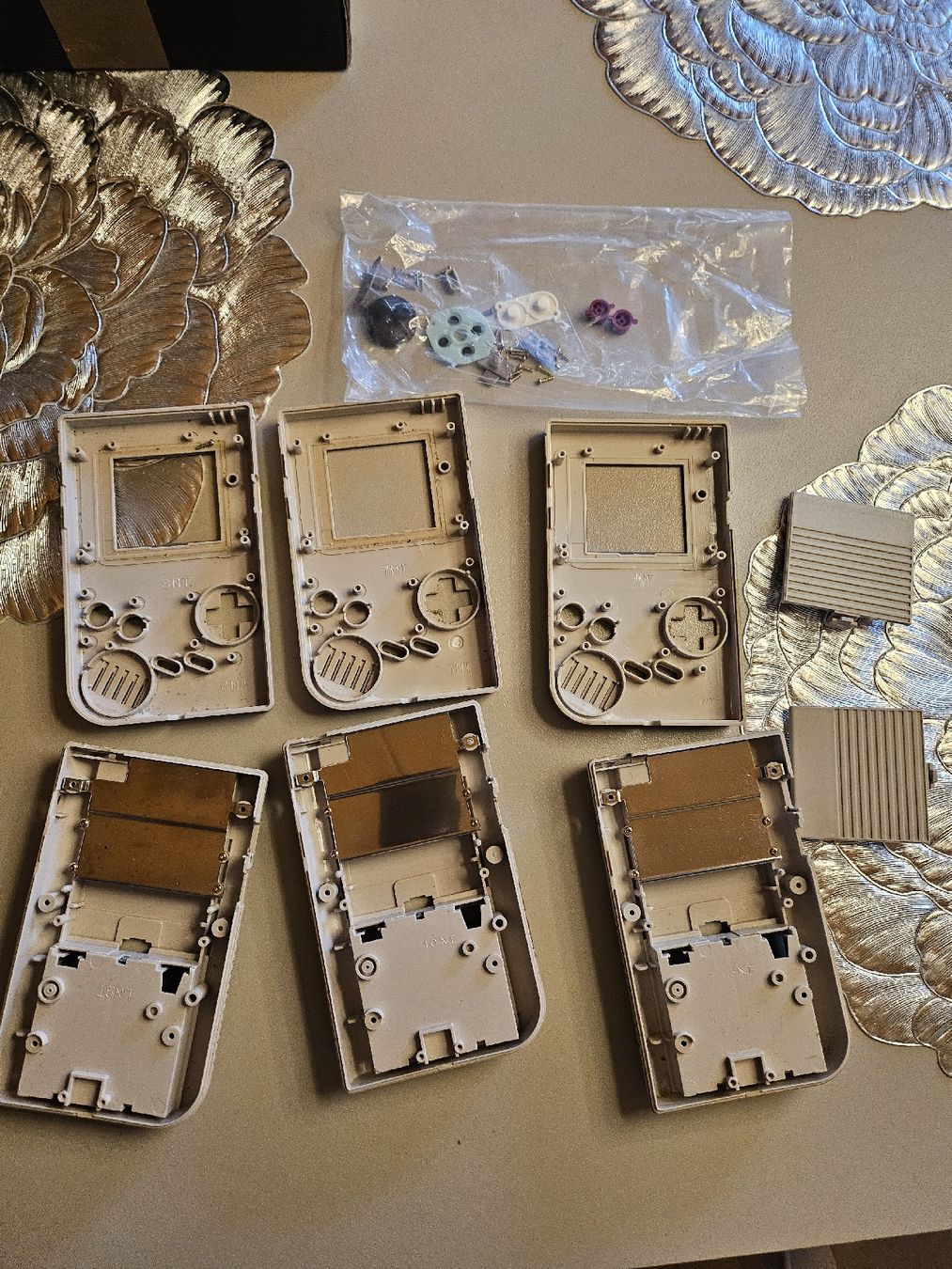Nintendo Konsolen: Original Gameboy Cases Ersatzteile  – Defekt aus St. Gallen von Cocos_Ricardo 7