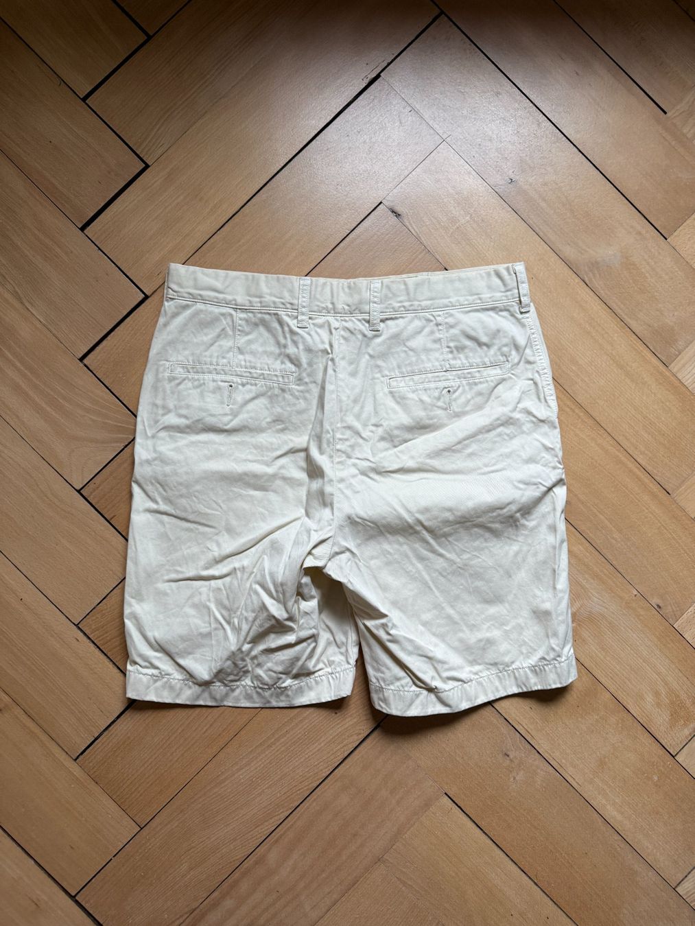 Uniqlo Pantaloni: UNIQLO - Shorts offweiss M – Usato da Zürich venduto da Diazaio 1