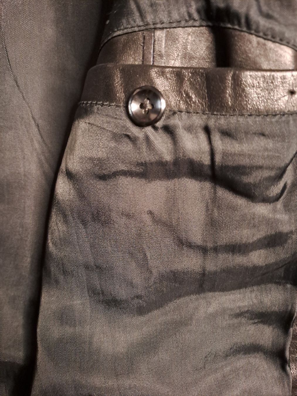 Giacche: Leder Jacke schöne linee – Usato da Capolago venduto da LA.BOTTEGA 1