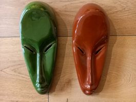 2 masques en terre cuite vernisée 1950