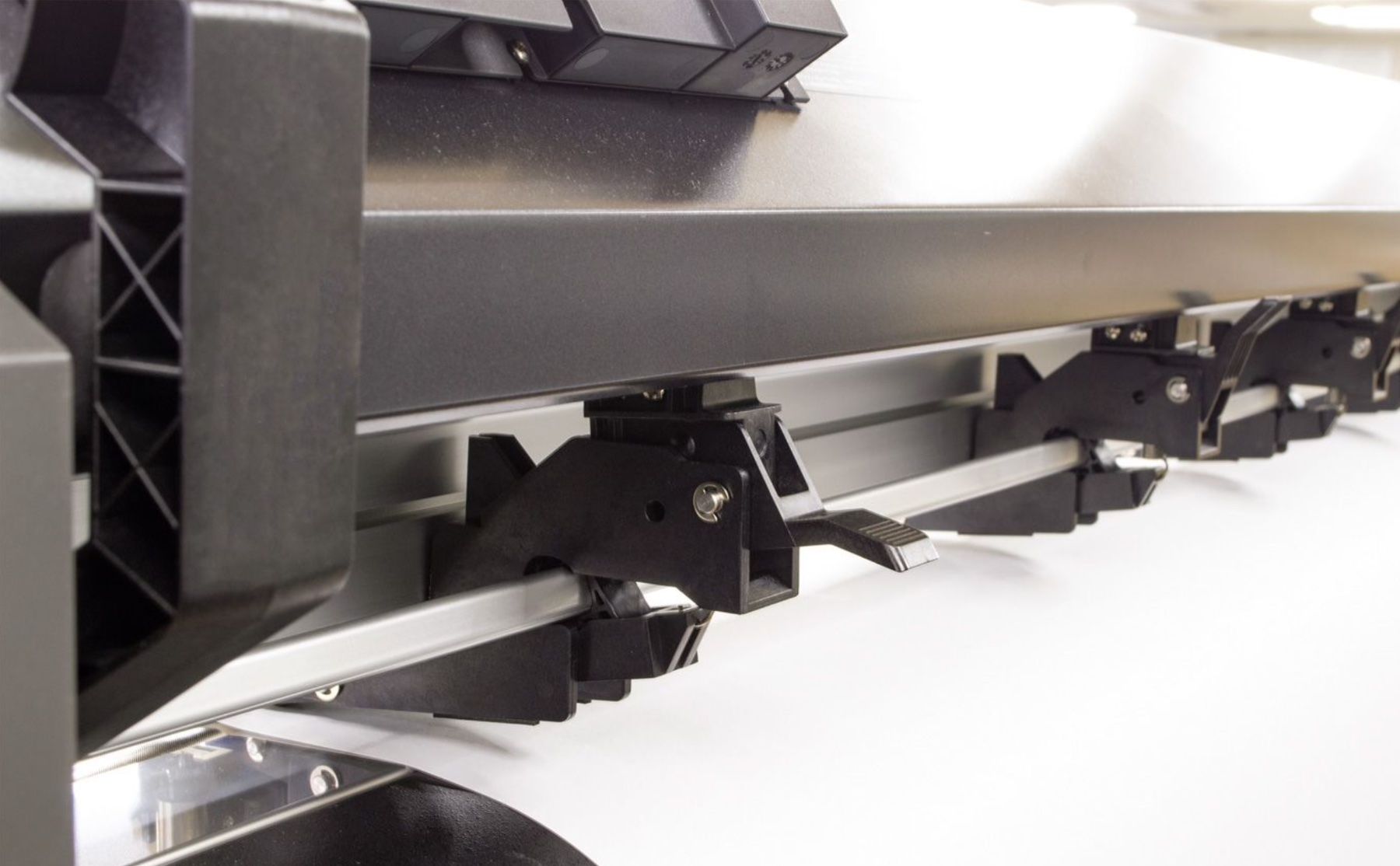 Tutte le macchine: Schneideplotter GRAPHTEC CE7000-60 – Usato da Maienfeld venduto da JENNINO 1