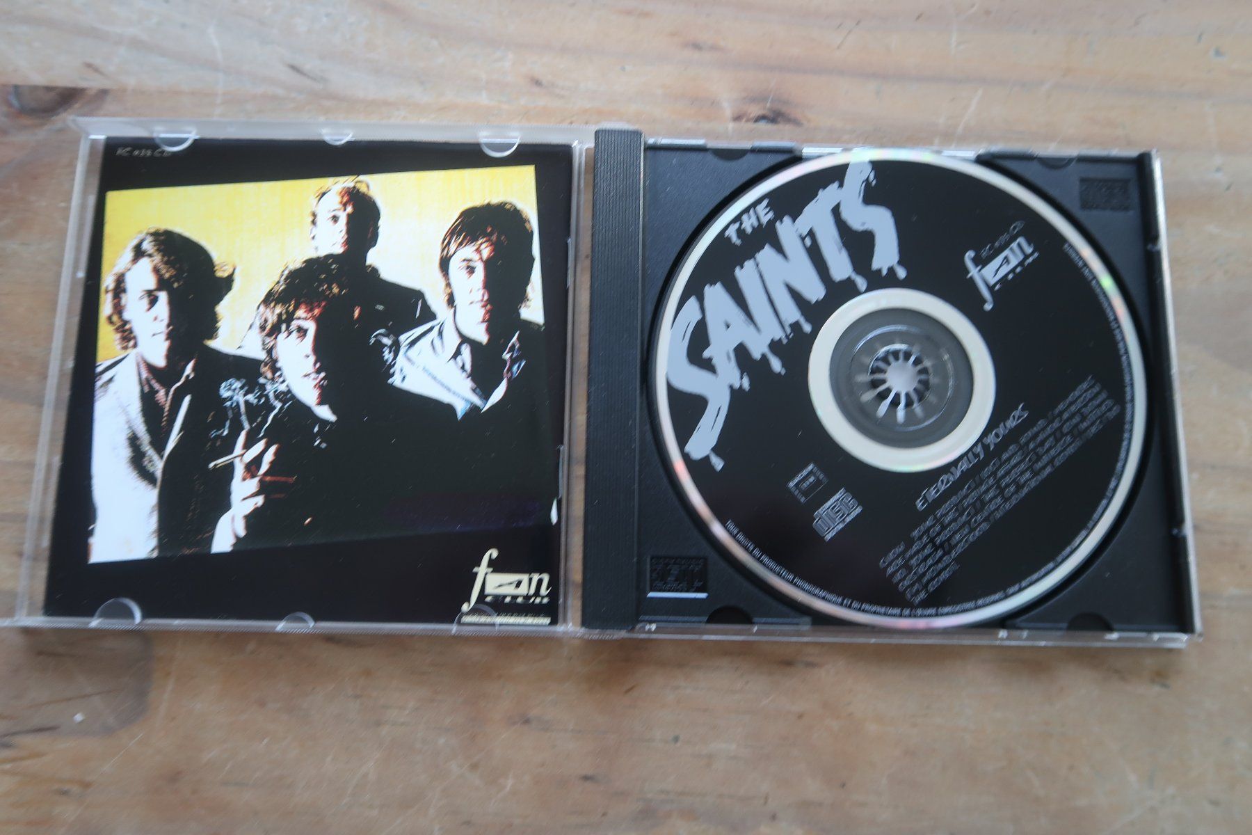 CD: THE SAINTS - ETERNALLY YOURS - CD – Usato da Basel venduto da Patiscat 2