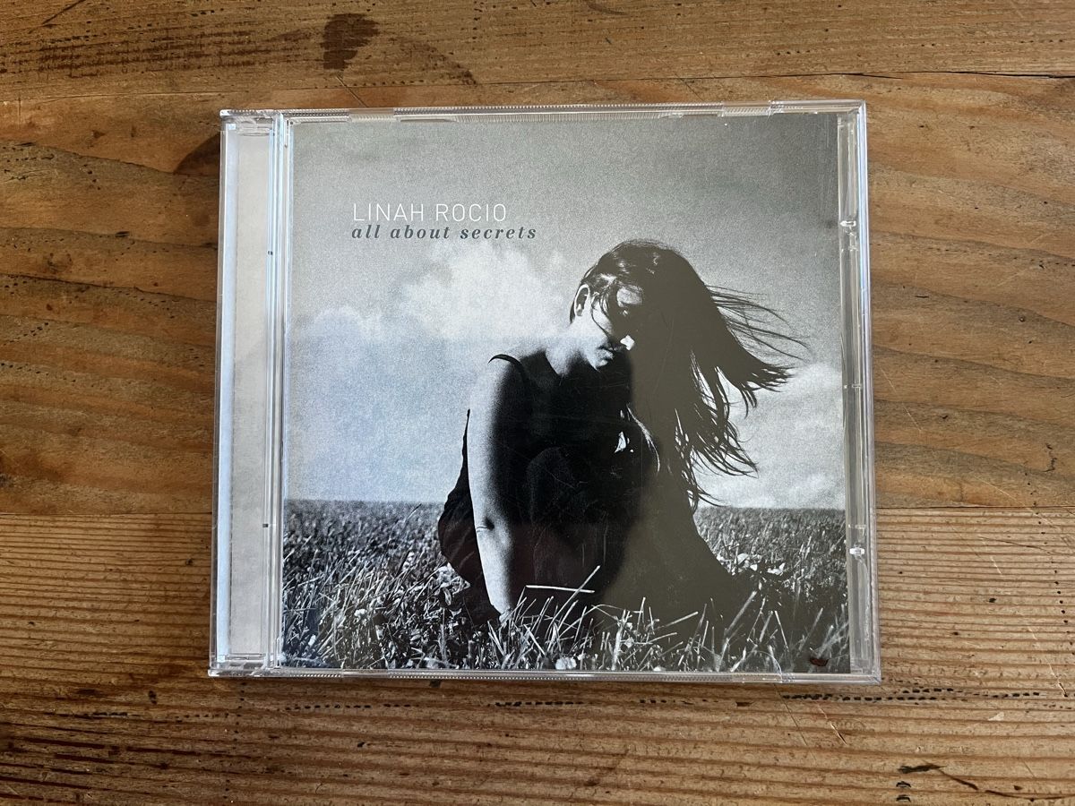 CD: LINAH ROCIO - ALL ABOUT SECRETS - CD – Usato da Brugg AG venduto da corkycanada