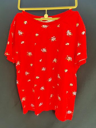 3 Kurzarm-Shirts Grösse 122/128