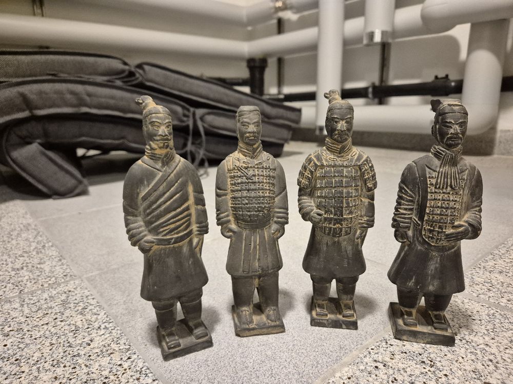 Set Mit 4 Chinesischen Terrakotta-Kriegern – Steinguss, Frostsicher, Höhe 31–37 Cm, Je Ca. 10 Kg