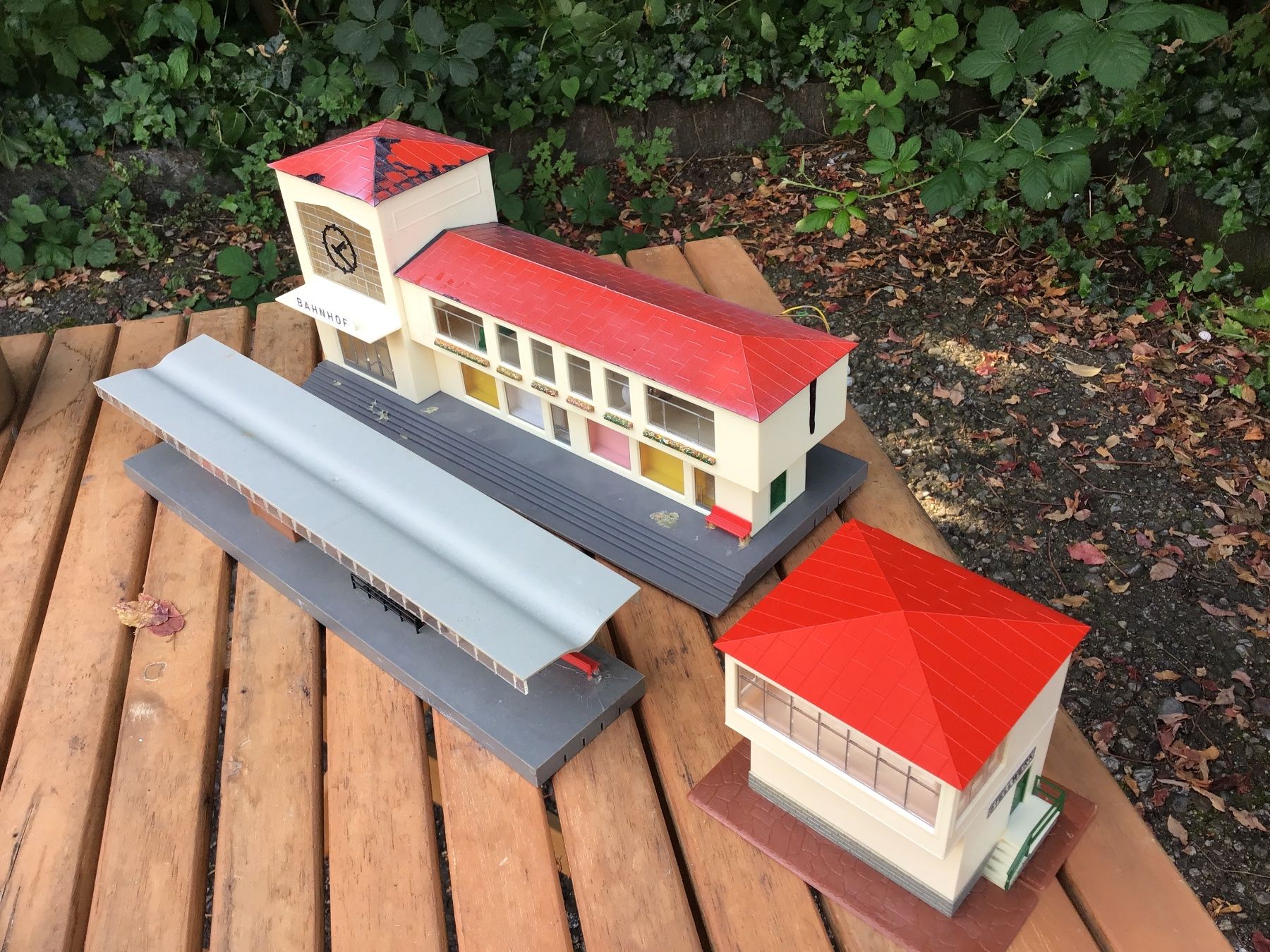 Kleinbahn Modellini di ferrovie: Modell Eisenbahn Bahnhof mit Stellwerk, Kleinbahn – Usato da Männedorf venduto da Spezial-Modelle 2
