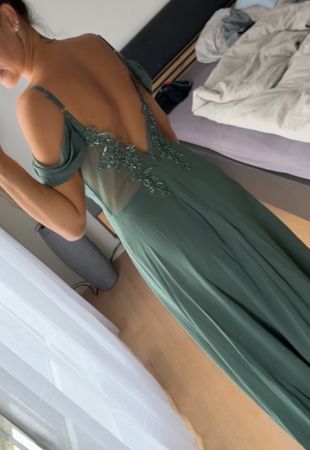 Abendkleid Grün Grösse S  (eher wie M)