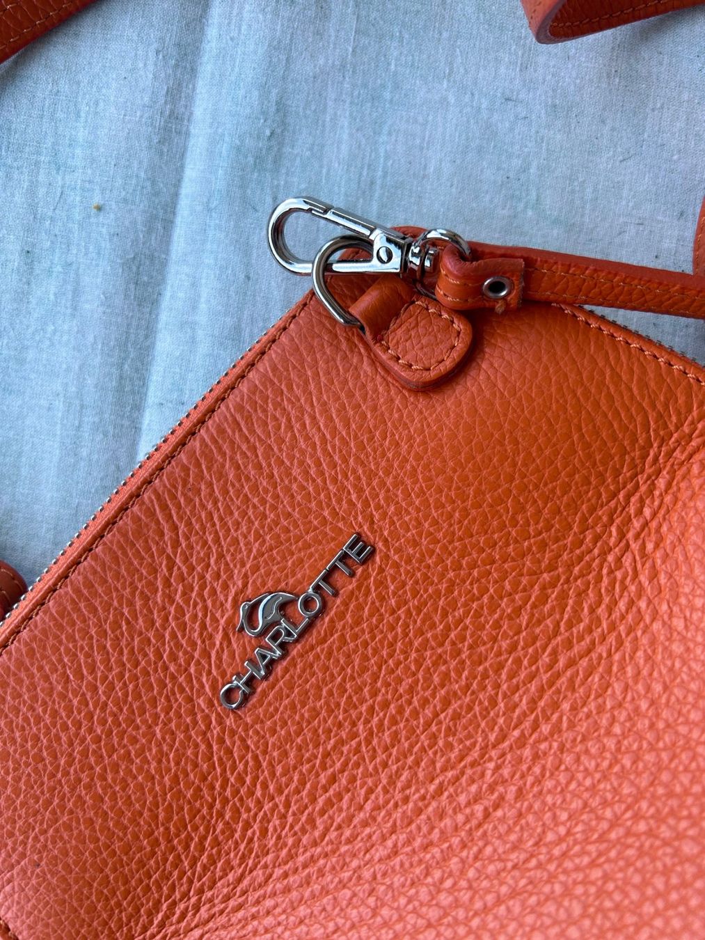 Taschen für Damen: Elegante kleine Ledertasche "Charlotte" – Gebraucht aus Gossau ZH von azz_y8q8 1