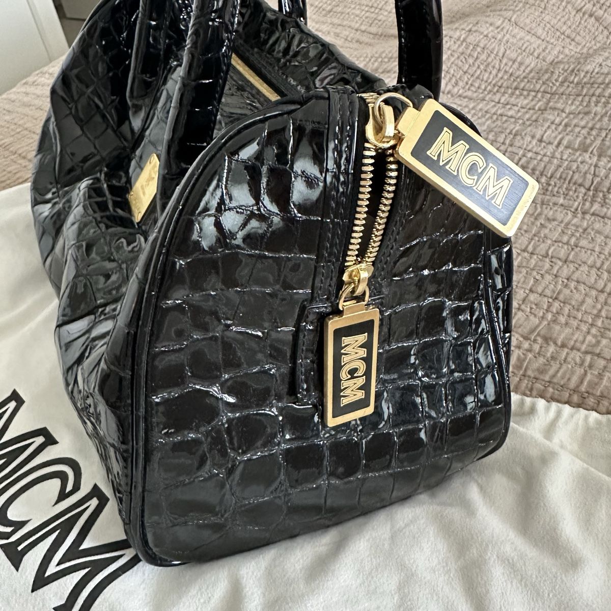 Mcm Taschen für Damen: MCM Schwarze Henkeltasche – Gebraucht aus Zürich von Nomase10. 2