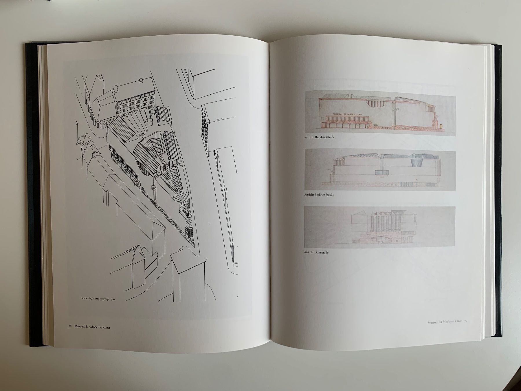 Libri: Museums Architektur Frankfurt 1980-1990 – Usato da Zürich venduto da Leonieonie. 2