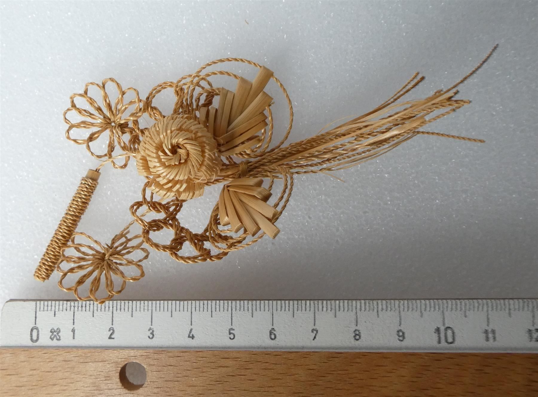 Futter: Strohkunst Stroblume Gras Bast Pferd – Gebraucht aus Frauenfeld von ZAZ12 1