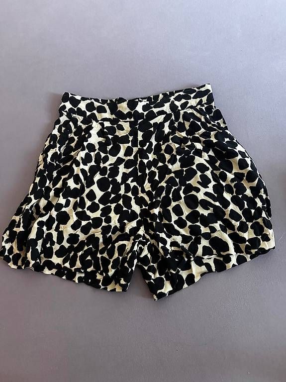 Pantalons: H&M shorts – D'occasion à Basel par lar_tlt2