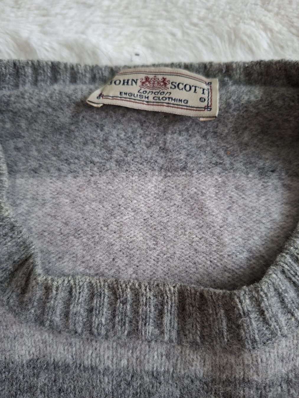 Maglioni & Felpe: Pull en 100% laine mérinos John Scott rayé gris, taille S  – Usato da Renens VD venduto da ser_j2fn 1