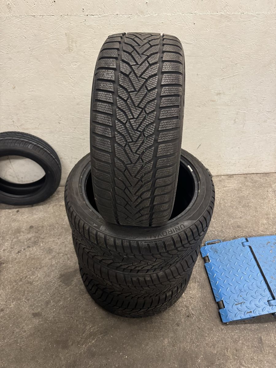 Pneus & Kompletträder: Winterreifen 245/40R19 – Gebraucht aus Aristau von 020214