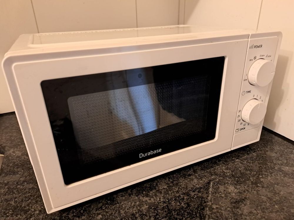 Appareils de cuisine: Mikrowelle – D'occasion à Menznau par CS1.6