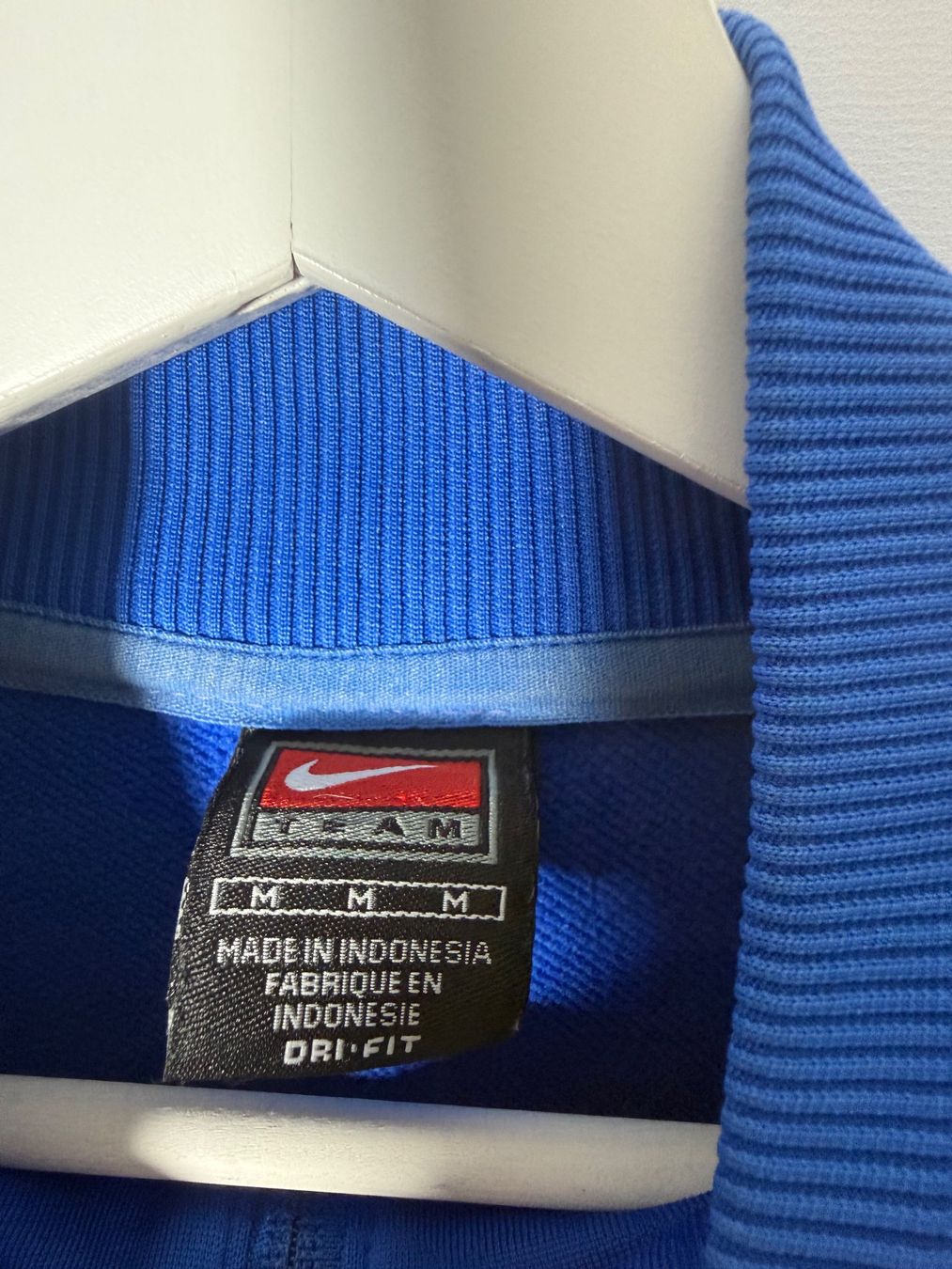 Nike Maglioni & Felpe: Nike Vintage Trainingsjacke M – Usato da Mühledorf BE venduto da ericgrunder_12 3