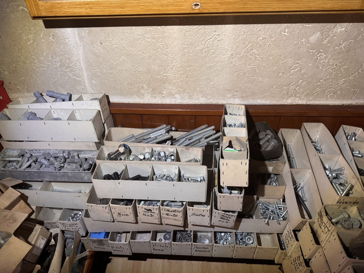 Tutti gli attrezzi: Grosser Posten Schrauben, Muttern und Befestigungsmaterial – Nuovo (secondo la descrizione) da Oberhofen AG venduto da valo-ha 5