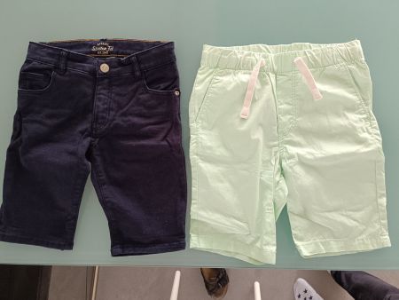 2 neue kurze Hosen (Twill/leichte Baumwolle) 122
